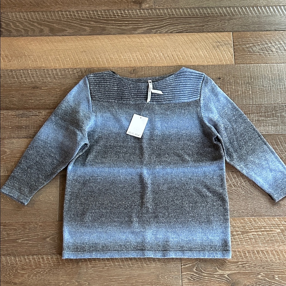 Leo & Nicole Women's Blue and Gray Boat Neck Sweater